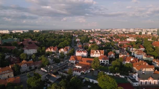 Luchtfoto Van Gdansk Vlucht Boven Oliwa District Tijdens Zonnige Avond — Stockvideo