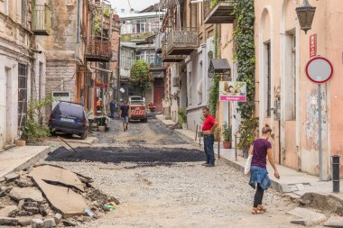 Gürcistan, Tiflis - 30 Ağustos 2019: Tiflis 'in Eski Kentinde geleneksel evler. Başkent.