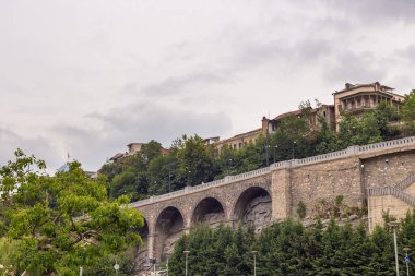 Tiflis, Gürcistan - 30 Ağustos 2019: Ülkenin başkenti Tiflis 'in modern merkezi.