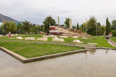 Tiflis, Gürcistan - 30 Ağustos 2019: Ülkenin başkenti Tiflis 'in modern merkezi.