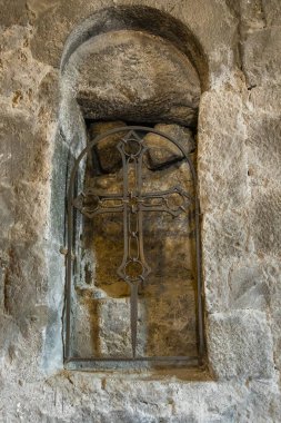 Sevan, Ermenistan - 02 Eylül 2019. Ermenistan 'daki Sevanavank Manastırı' nın içi. Sevan Gölü kıyısındaki manastır kompleksi.