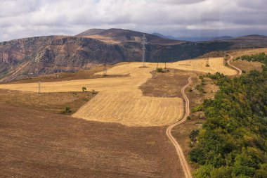 Güney Kafkasya dağlarının güzel manzarası. Tatev, Ermenistan.