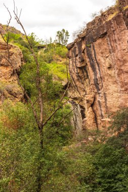 Güney Kafkasya dağlarının güzel manzarası. Tatev, Ermenistan.
