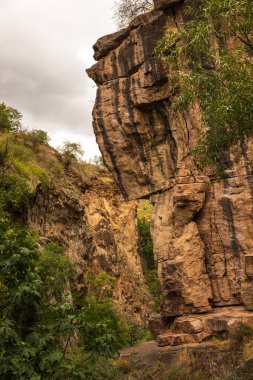 Güney Kafkasya dağlarının güzel manzarası. Tatev, Ermenistan.