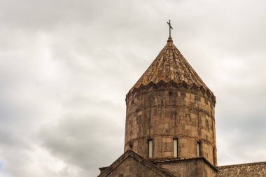 Tatev Manastırı, 9. yüzyıl Ermeni Havari Hristiyan manastırı Ermenistan 'ın Tatev köyü yakınlarındaki büyük bir bazalt platosunda yer alıyor..