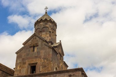 Tatev Manastırı, 9. yüzyıl Ermeni Havari Hristiyan manastırı Ermenistan 'ın Tatev köyü yakınlarındaki büyük bir bazalt platosunda yer alıyor..