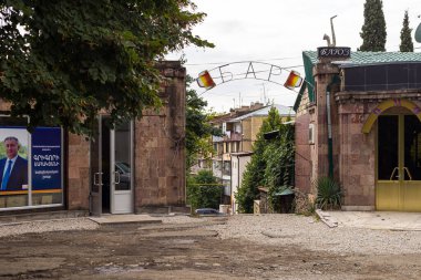 Stepanakert, Nagorno-Karabakh, Azerbaycan 04 Eylül 2019: Stepanakert şehir sokaklarının görüntüsü.