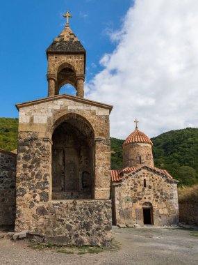 Dadivank ya da Khutavank, Kalbajar 'daki Ermeni Havari Manastırı. Ana manastır komplekslerinden biri ortaçağ Ermenistan, Dağlık Karabağ, Azerbaycan.