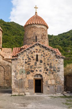 Dadivank ya da Khutavank, Kalbajar 'daki Ermeni Havari Manastırı. Ana manastır komplekslerinden biri ortaçağ Ermenistan, Dağlık Karabağ, Azerbaycan.