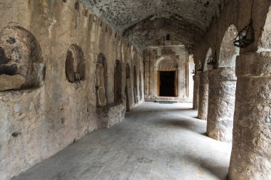 Kalbajar, Nagorno-Karabakch, Azerbaycan - 04 Eylül 2019: Dadivank veya Khutavank, Kalbajar 'daki Ermeni Havarisi manastırı.
