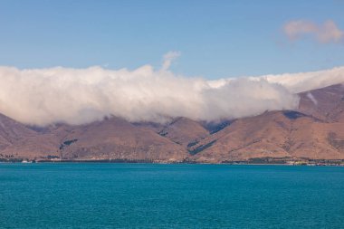 Hem Ermenistan 'daki hem de Kafkasya bölgesindeki en büyük su kütlesinin manzarası.