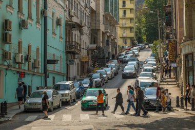 Tiflis, Gürcistan - 06 Eylül 2019: Rustaveli Bulvarı 'ndaki apartmanın zarif cephesi. Başkentin merkezi..