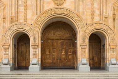 Tiflis, Gürcistan - 07 Eylül 2019: Tiflis 'in Kutsal Üçlü Katedrali, Sameba olarak bilinir. Gürcistan Ortodoks Kilisesi 'nin ana katedrali.