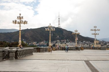 Tiflis, Gürcistan - 07 Eylül 2019: Tiflis 'in Kutsal Üçlü Katedrali, Sameba olarak bilinir. Gürcistan Ortodoks Kilisesi 'nin ana katedrali.