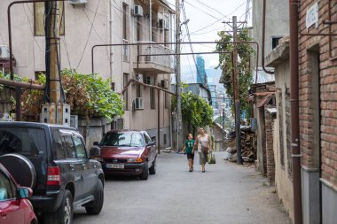Tiflis, Gürcistan - 07 Eylül 2019: Eski Tiflis Kasabası 'nda geleneksel mimari. Başkentin merkezi..