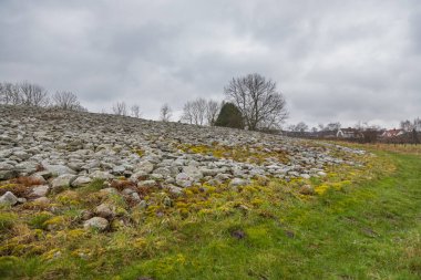 İsveç 'in Kivik kentindeki Kral mezarı bronz çağdan kalma. İskandinav bronz çağı.