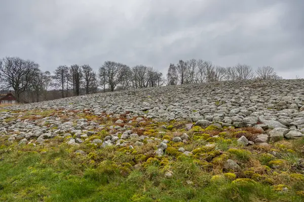 İsveç 'in Kivik kentindeki Kral mezarı bronz çağdan kalma. İskandinav bronz çağı.