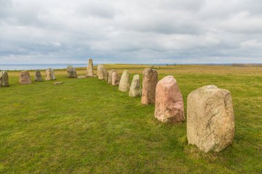 Ales Stenar taş çemberi, İsveç 'in güneyindeki İskandinav bölgesinde taş gemi oval..