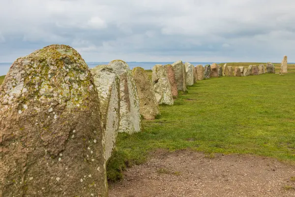 Ales Stenar taş çemberi, İsveç 'in güneyindeki İskandinav bölgesinde taş gemi oval..
