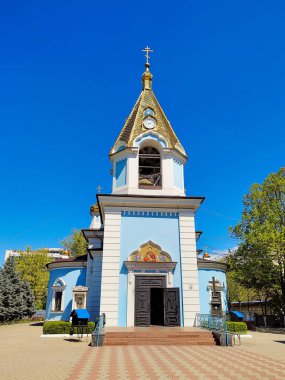 Chisinau, Moldova - Nisan 2023: Ciuflea veya Çavuş Teodor Tiron Manastırı, kilisenin dışı. Dışarıda Ortodoks kilisesi, kilise bölgesi, açık mavi gökyüzü..