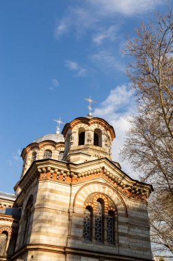 Eski kilise binası, Aziz Pantelimon Kilisesi, Chisinau, Moldova. Hıristiyan kilise mimarisi, din konsepti, en üstte çapraz.