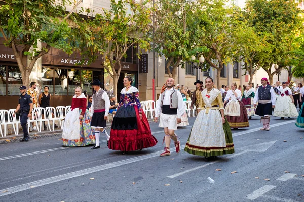 Alicante Spanje Juni 2023 Vrouwen Mannen Traditionele Spaanse Kleding Fogueras — Stockfoto
