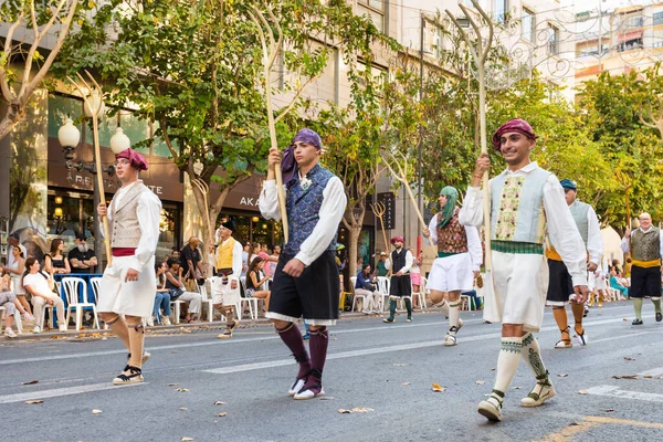 Alicante Espanha Junho 2023 Homens Caminhando Vestido Espanhol Tradicional Festival — Fotografia de Stock