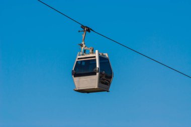 Gürcistan, Tiflis - 30 Ekim 2022: Tiflis 'te kablolu araba.