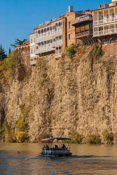 stock image Georgia, Tbilisi - October 30, 2022: Tourists ride on a pleasure boat along the Mtkvari, Kura River.