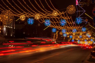 Gürcistan, Tiflis - 10 Aralık 2022: Tiflis 'in tarihi merkezinde Noel ve Yeni Yıl Aydınlanmaları.