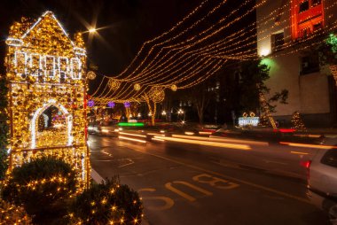 Tiflis 'in tarihi merkezinde Noel ve Yeni Yıl Aydınlanmaları.