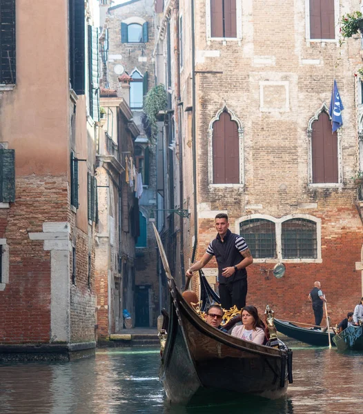 October 2022 Venice Italy Tourists Taking Gondola Ride Venice Tourism — Foto de Stock