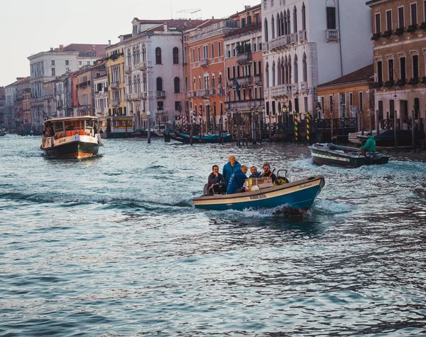 October 2022 Venice Italy People Boat Canal Venice Tourism Concept — Foto de Stock