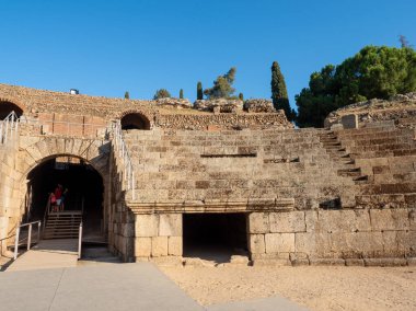 Merida 'nın Roma amfitiyatrosu, Merida, İspanya, güneşli bir günde. Seyahat ve turizm kavramı.