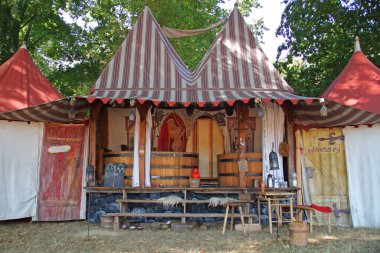 Bir kültür festivalinde ortaçağ hamamının yeniden inşası.