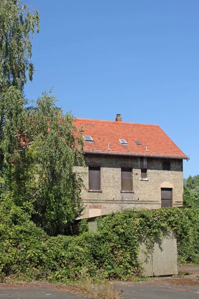 Ένα Ερειπωμένο Κτίριο Ένα Εγκαταλελειμμένο Εργοστάσιο Στο Speyer — Φωτογραφία Αρχείου