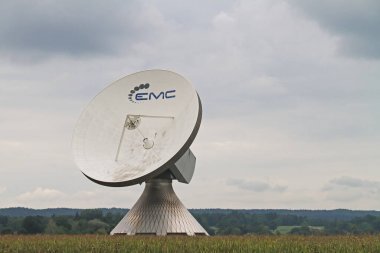 Raisting, Bavyera, Almanya 'daki Radom Sanayi Anıtı' nın uydu yer istasyonu.