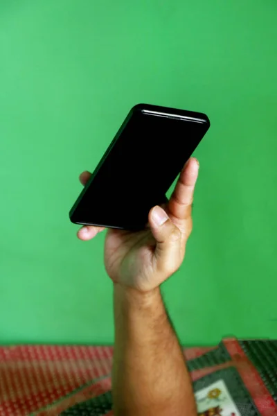 Närbild Indiska Manliga Innehav Mobiltelefon Handen — Stockfoto