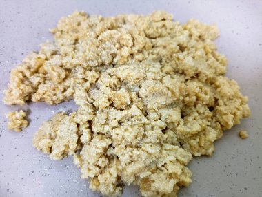 Khoya, Hindistan 'ın Güney Asya mutfağında yaygın olarak kullanılan bir süt ürünüdür. Açık bir demir tavada ısıtılarak kalınlaştırılmış kurutulmuş süt ya da tam yağlı sütten yapılır..