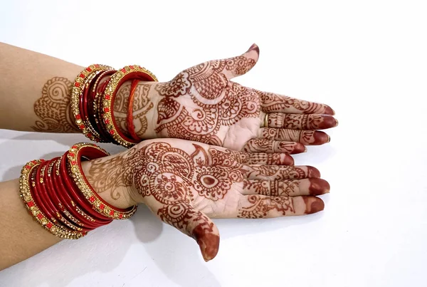 Piękne Indyjskie Dłonie Tatuażem Henny Odizolowane Białym Tle — Zdjęcie stockowe
