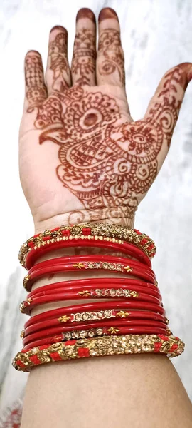Egy Gyönyörű Indiai Női Kéz Henna Tetoválás Elszigetelt Fehér Háttér — Stock Fotó