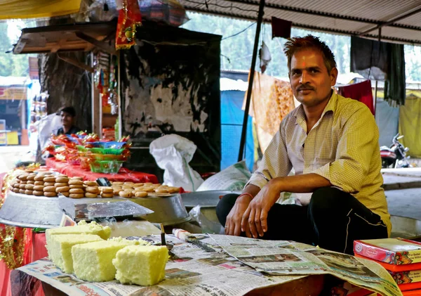 New Delhi India December 2021 Vendor Sale Famous Pera Peda — Stock Photo, Image