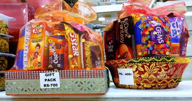 Lucknow, Uttar pradesh Indian, 13 Ocak 2022: The Festive Snack & Sweet Hediye Paketi