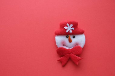 Kardan adam oyuncağı. Sanat Noel tebrik kartı.