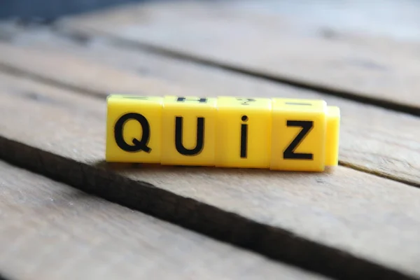 Quiz Idea Written Yellow Cubes — Stok fotoğraf