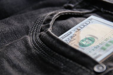 dolar bir kot pantolon cebinde taşımak.