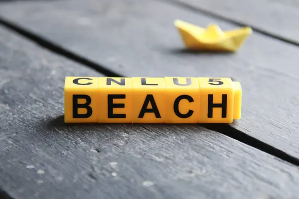 Beach Creative Concept Inscription Yellow Cubes — Zdjęcie stockowe