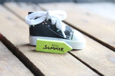 Merhaba yaz yaratıcı konsepti. Rahatlama tropikal sezonu için arka plan. Spor ve spor fikri..