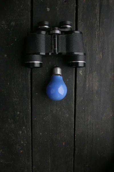 Idea Lámpara Azul Binoculares Vintage —  Fotos de Stock
