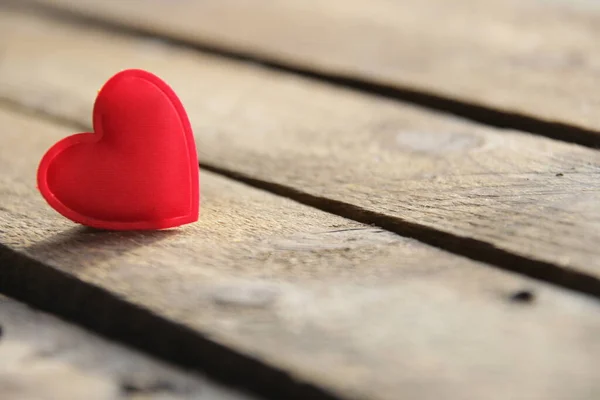 Coração Vermelho Fundo Madeira Lugar Para Sms Cartão Dos Namorados — Fotografia de Stock
